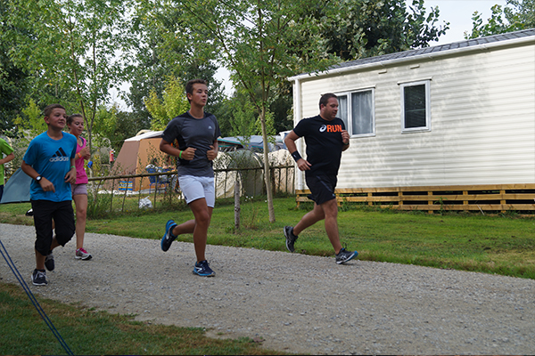 Camping Avec Parc Aquatique Couvert Activite Jogging Campilo