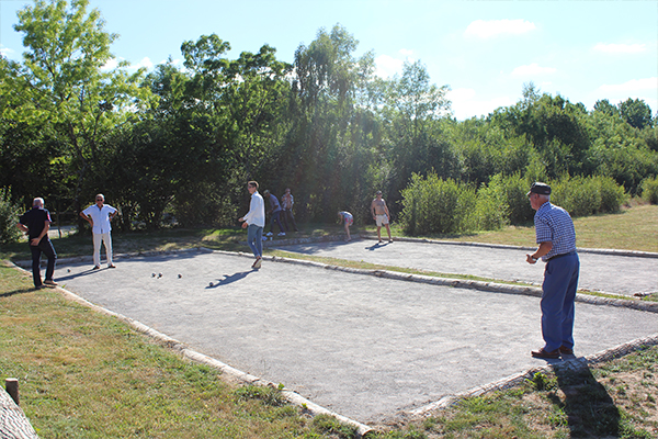 Camping Avec Parc Aquatique Couvert Activite Petanque Campilo