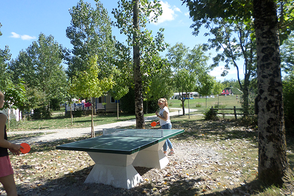 Camping Avec Parc Aquatique Couvert Activite Ping Pong Campilo