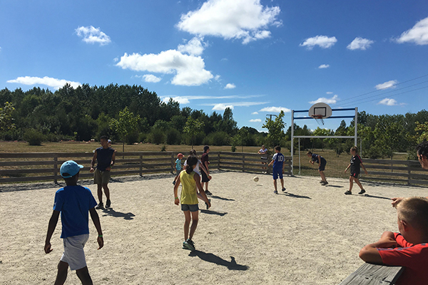 Camping Familial Avec Piscine Terrain Multisport Campilo