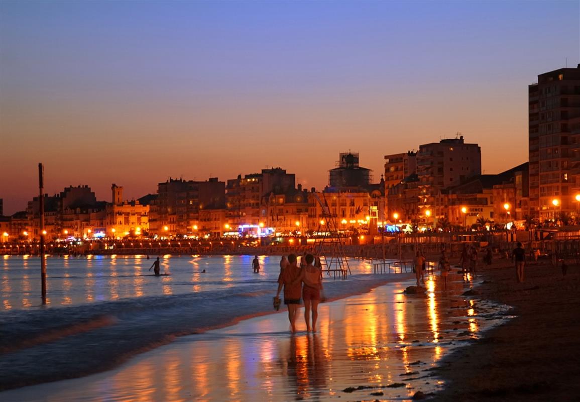 Les Sables D Olonne By Night Les Plus Belles Plages De Vendee Campilo