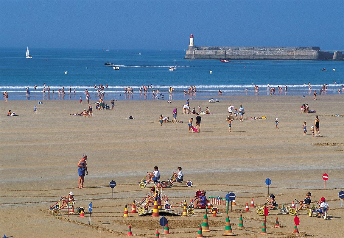 Phare Les Sables D Olonne Les Plus Belles Plages De Vendee Campilo