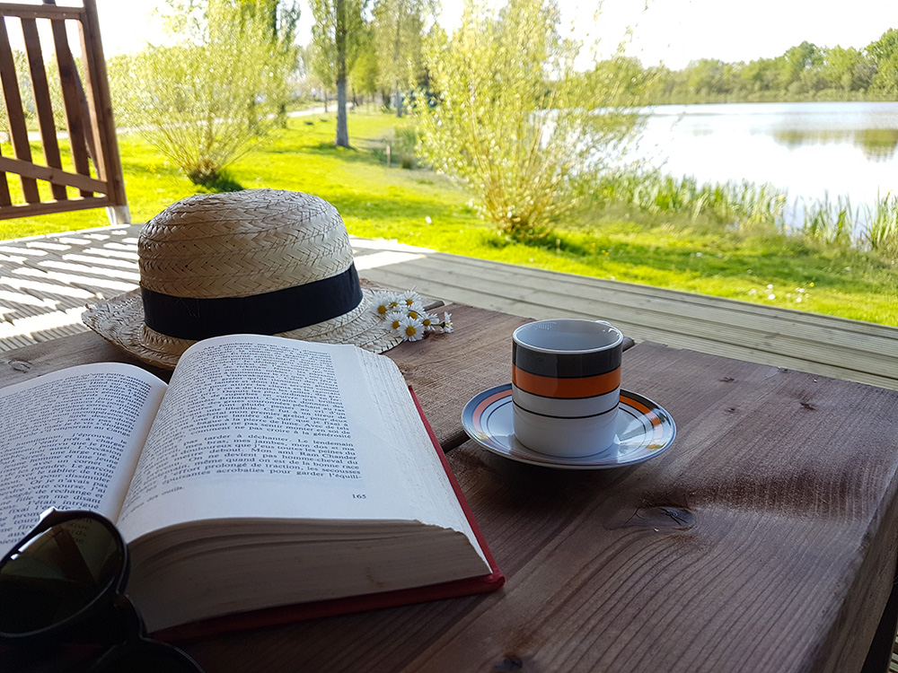 Campilo Camping Vendee Lodge Du Lac Zoom Livre