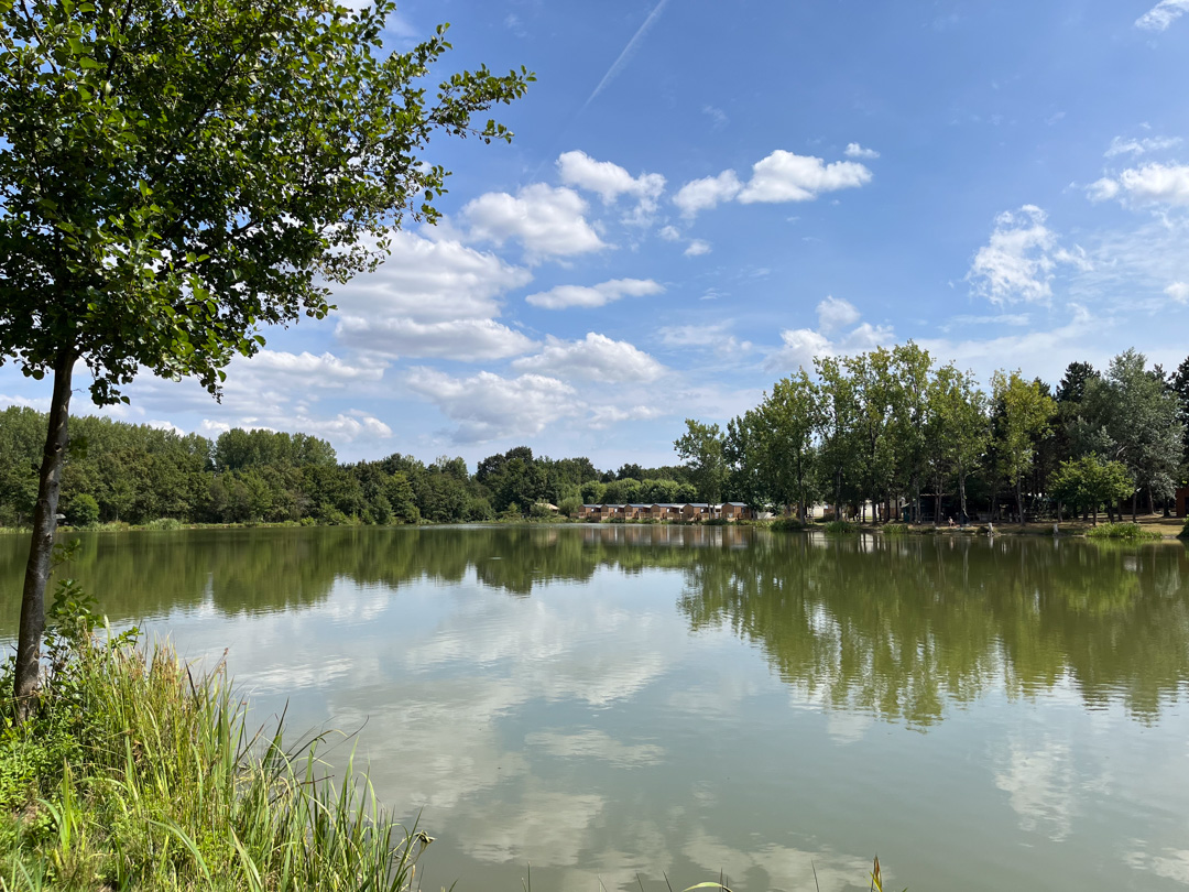 camping-avec-etang-de-peche-prive-campilo