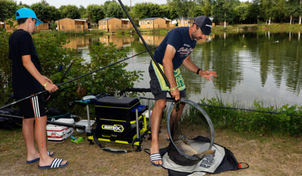 camping-avec-etang-de-peche-prive-peche-reglementee