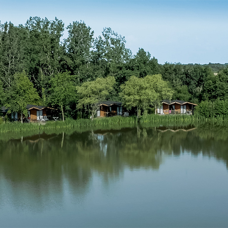 camping avec etang de peche et piscine