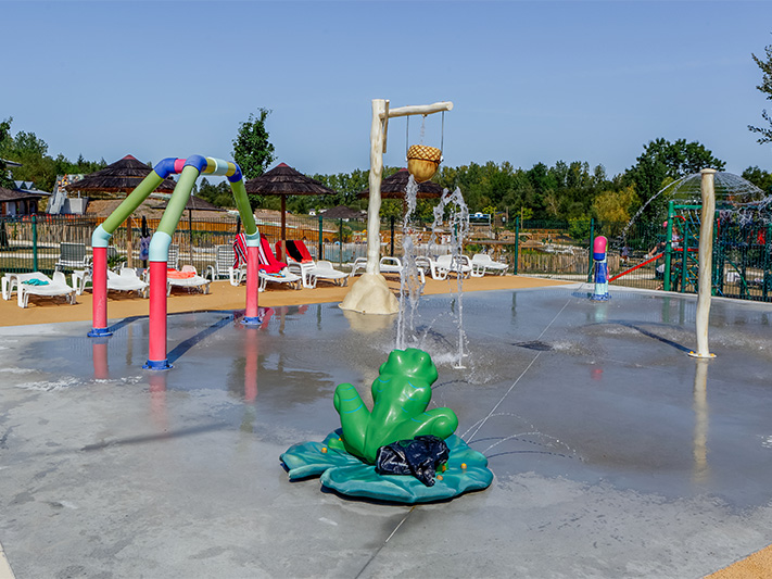 la pataugeoire avec jeux d eau pour le bonheur des petits