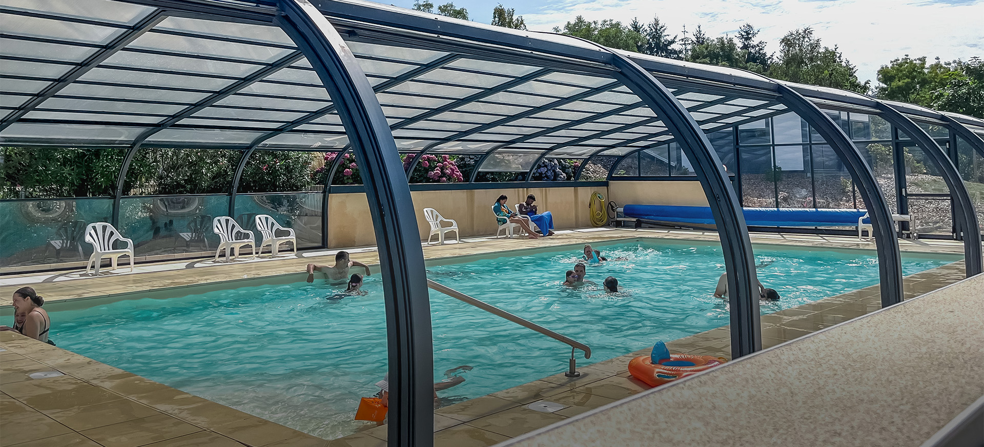 piscine couverte chauffee en vendee profitez par tous temps
